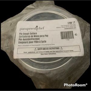 Pampered Chef Pie Dough Cutters - Silver